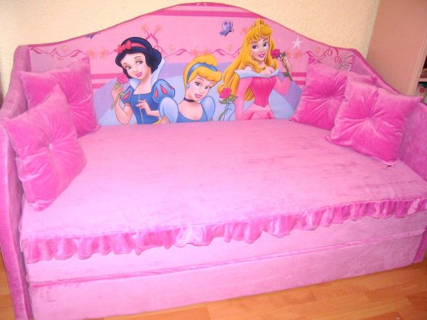 Kanapé Hercegnő, rózsaszín plüss kanapé, kinyitható kanapé, gyerekkanapé, rózsaszín kanapé, Hercegnős kanapé